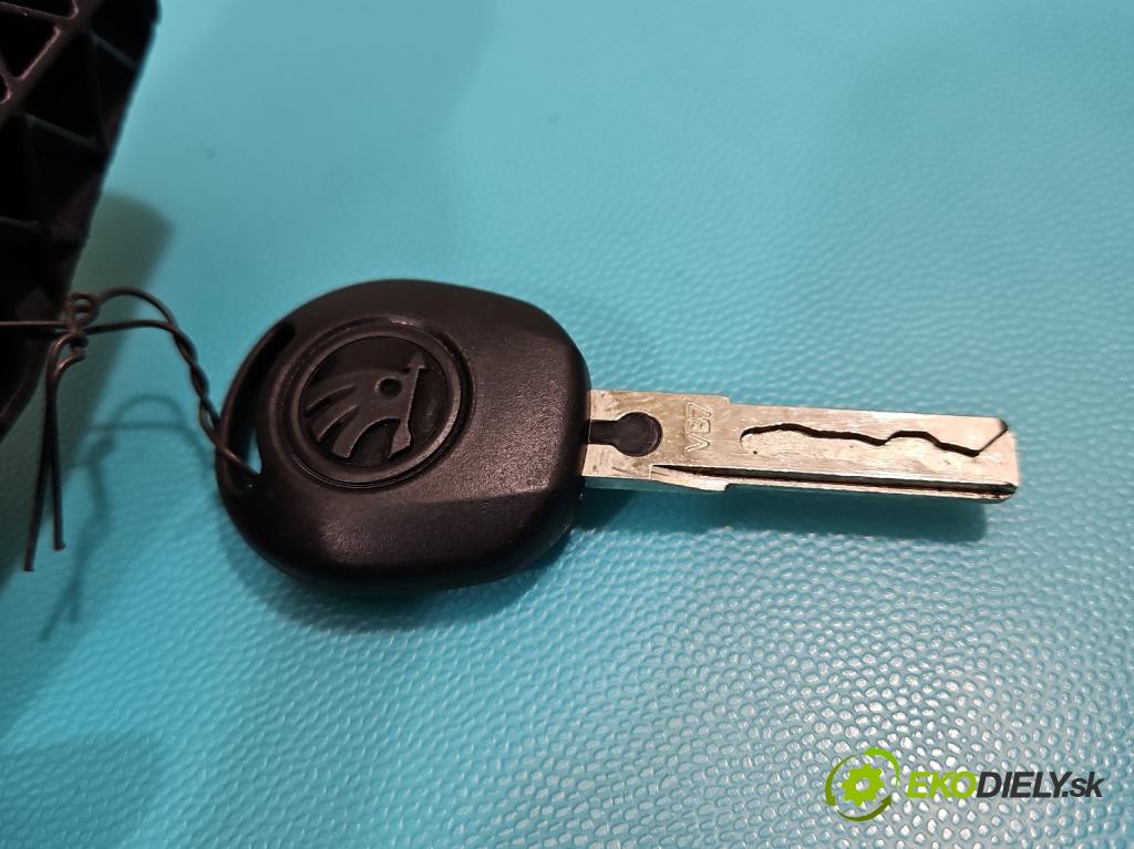 Skoda Rapid 2012-2019 1.6 tdi 90 HP manual 66 kW 1598 cm3 5- rukoväť predné ľavé mimo:  (Kľučka dverí vonkajšia predná ľavá)