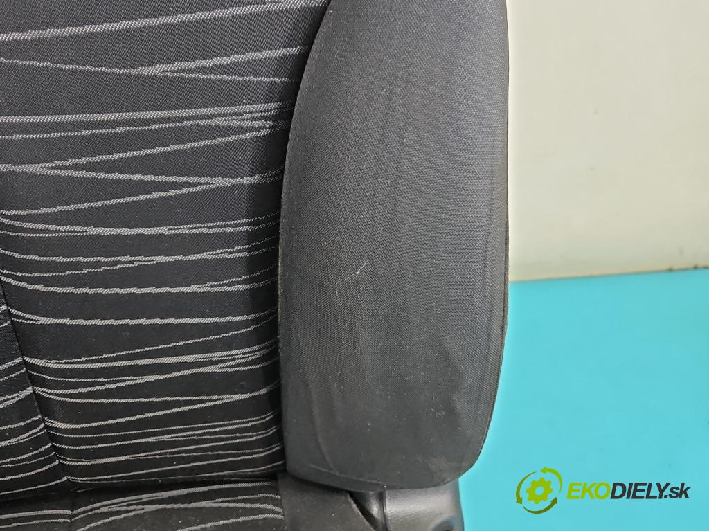 Mazda 2 II 2007-2014 1.3 16V 75 HP manual 55 kW 1349 cm3 5- Sedačka ľavý  (Sedadlo)