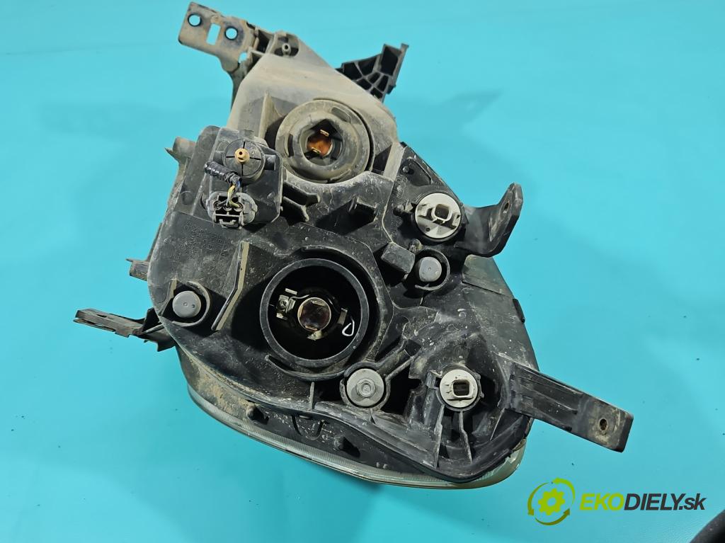 Honda CR-V II 2001-2006 2.2 i-CTDi 140 HP manual 103 kW 2204 cm3 5- Reflektor: pravý 33100-SCA-G010-M1 (Svetlo predné pravé)