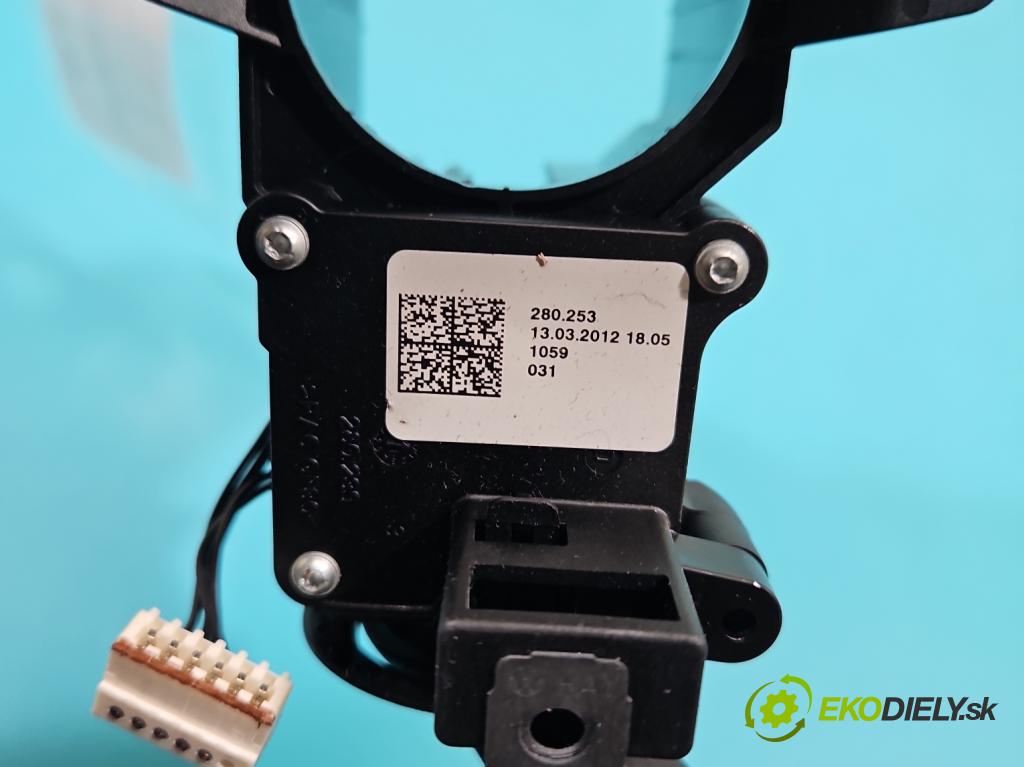 Vw Passat B7 2010-2014 2.0 tdi 140 HP automatic 103 kW 1968 cm3 5- prepínač komplex: 3C9953502E (Prepínacie páčky pod volantom)