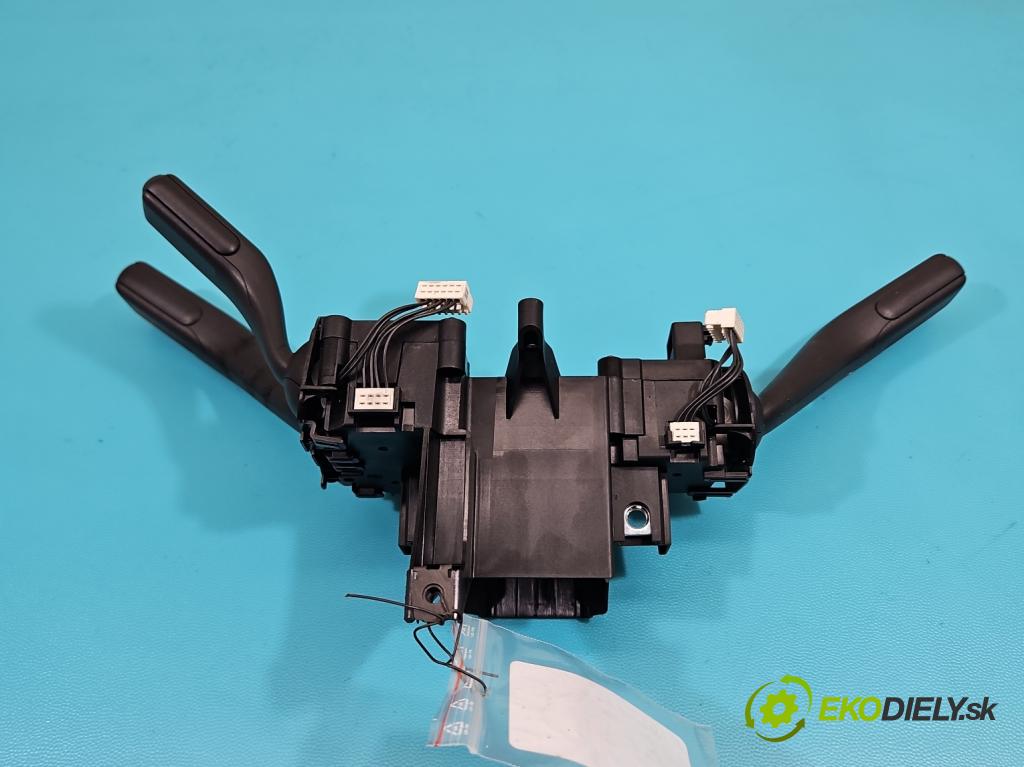 Vw Passat B7 2010-2014 2.0 tdi 140 HP automatic 103 kW 1968 cm3 5- prepínač komplex: 3C9953502E (Prepínacie páčky pod volantom)