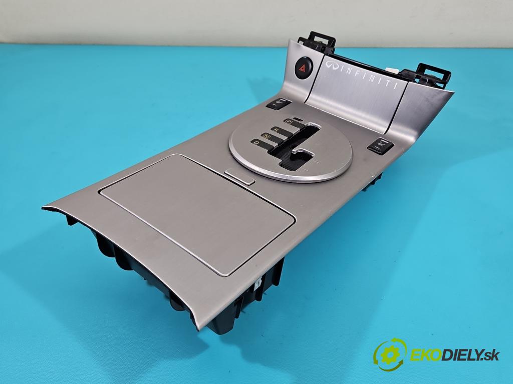 Infiniti FX I 2003-2008 3.5 V6 280KM automatic 206 kW 3498 cm3 5- lišta ozdobná interiéry: 