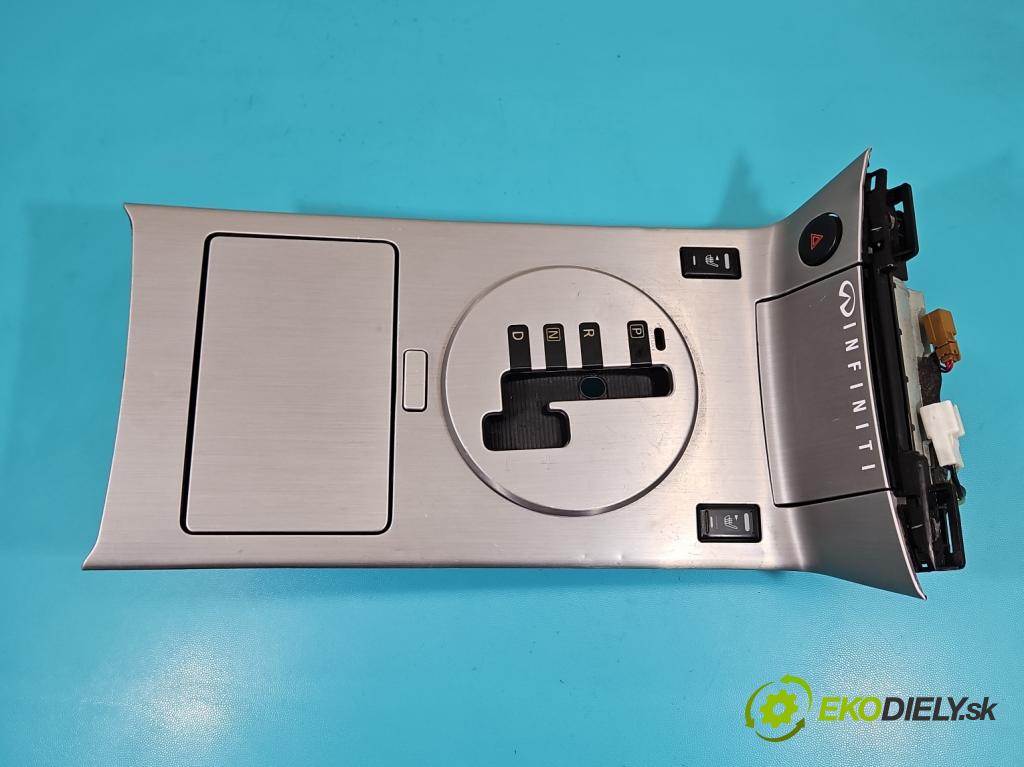 Infiniti FX I 2003-2008 3.5 V6 280KM automatic 206 kW 3498 cm3 5- lišta ozdobná interiéry: