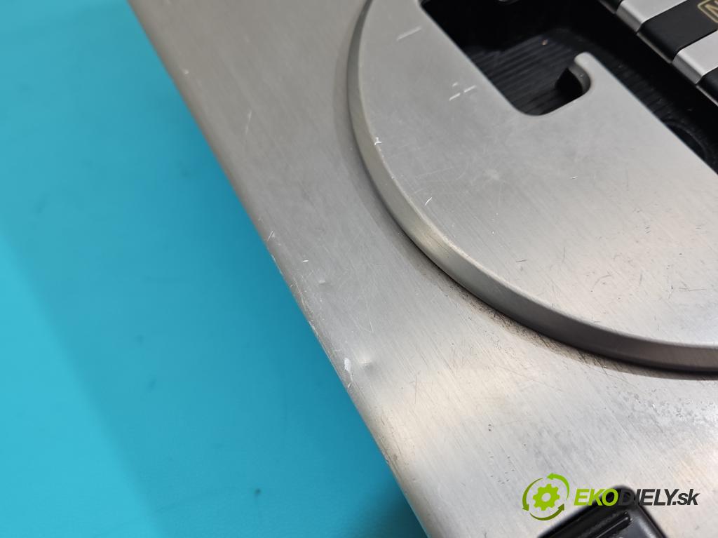 Infiniti FX I 2003-2008 3.5 V6 280KM automatic 206 kW 3498 cm3 5- lišta ozdobná interiéry: