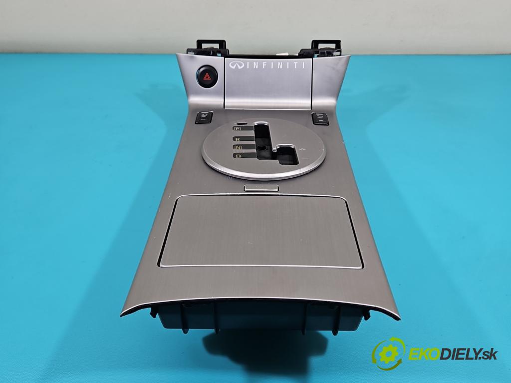 Infiniti FX I 2003-2008 3.5 V6 280KM automatic 206 kW 3498 cm3 5- lišta ozdobná interiéry: