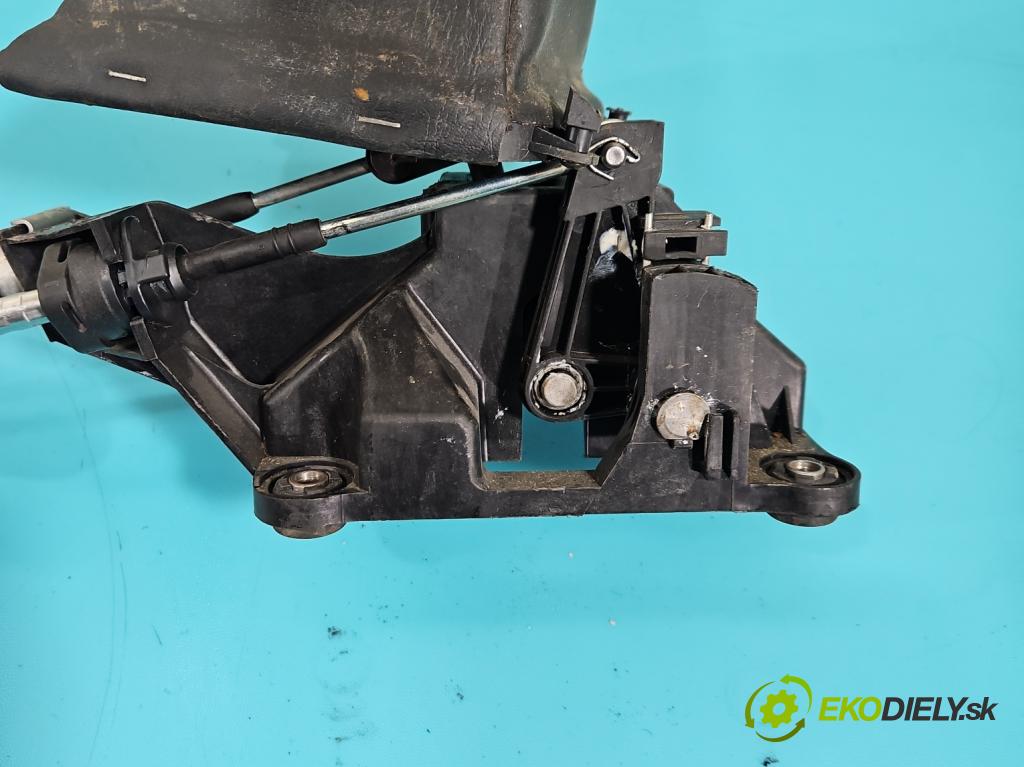 Honda CR-V II 2001-2006 2.2 i-CTDi 140 HP manual 103 kW 2204 cm3 5- Páka: Změny: stupeň,rýchlosť  (Rýchlostná páka (kulisa))