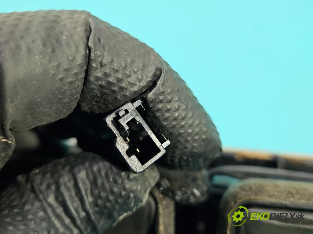 Porsche Cayenne I 2002-2010 3.2 V6 250 HP automatic 184 kW 3189 cm3 5- Mřížka: kúrenia stredová 7L5819727A (Mriežka kúrenia (fukár))