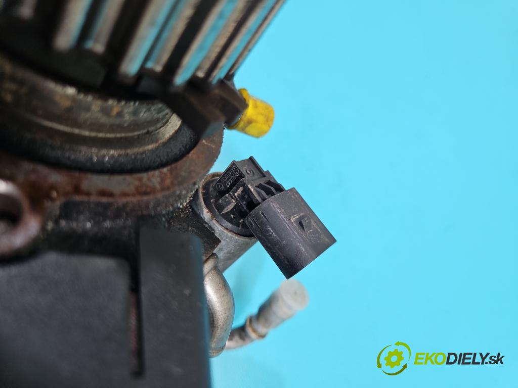 Skoda Rapid 2012-2019 1.6 tdi 90 HP manual 66 kW 1598 cm3 5- čerpadlo vstrekovacia 03L130755AL (Vstrekovacie čerpadlo)