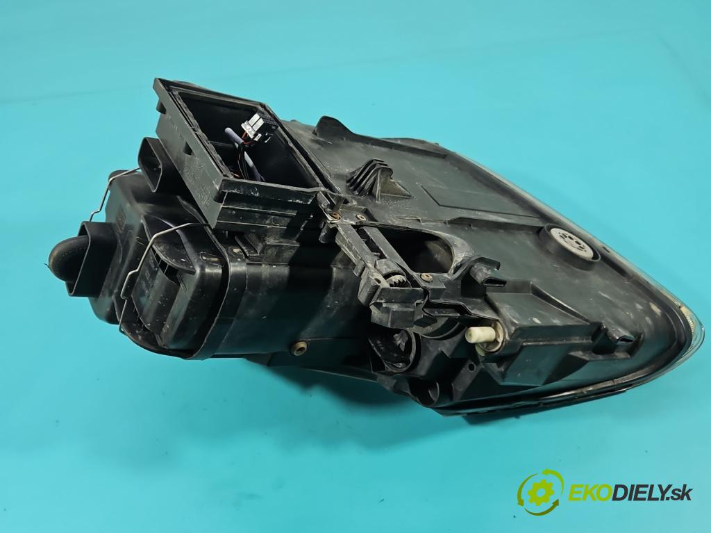 Porsche Cayenne I 2002-2010 3.2 V6 250 HP automatic 184 kW 3189 cm3 5- Reflektor: pravý 7L5941006AR (Svetlo predné pravé)