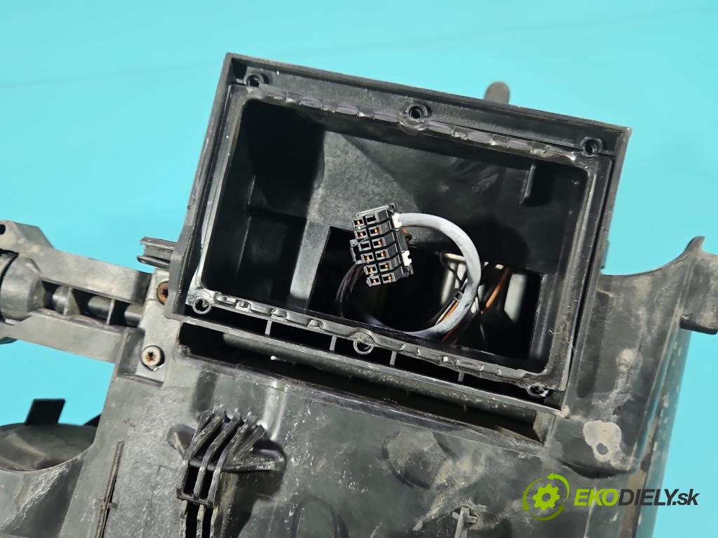 Porsche Cayenne I 2002-2010 3.2 V6 250 HP automatic 184 kW 3189 cm3 5- Reflektor: pravý 7L5941006AR (Svetlo predné pravé)