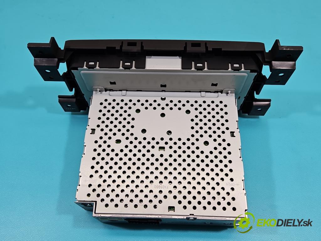 Suzuki Grand Vitara II 2005-2014 2.0 16V 140 HP manual 103 kW 1995 cm3 5- Radio originál