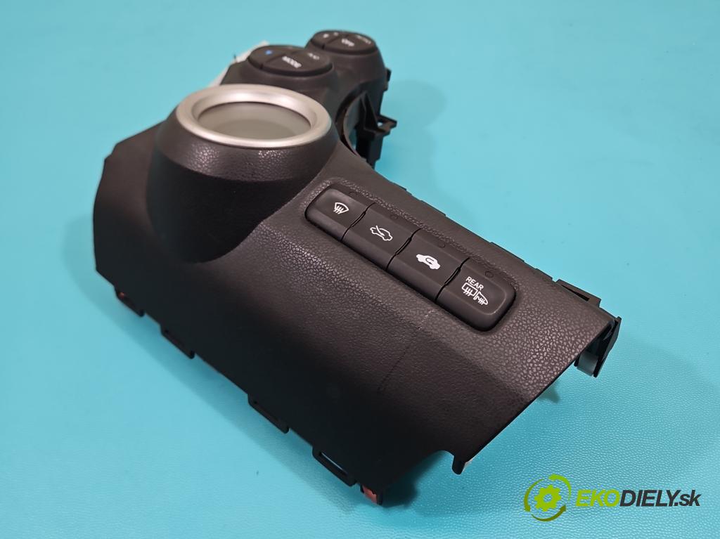 Honda Jazz III 2008-2014 1.3 16V 99 HP manual 73 kW 1339 cm3 5- panel kúrenia
