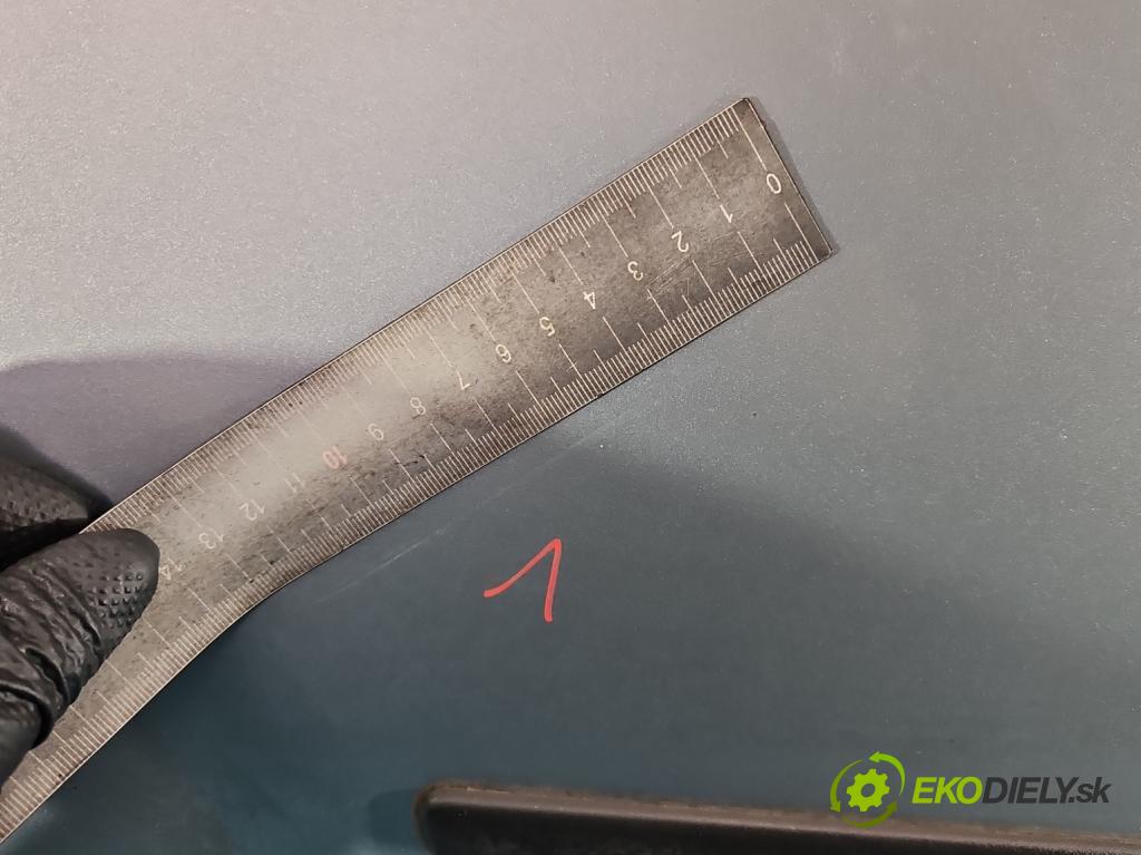 Ford Focus Mk2 2004-2011 1.6 tdci 90 hp manual 66 kW 1560 cm3 5- dveře zadní pravé  (Klika dveří ostatní)