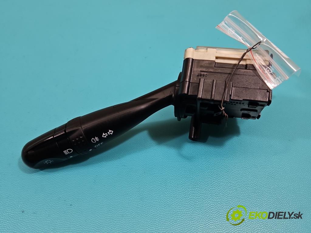 Suzuki Grand Vitara II 2005-2014 2.0 16V 140 HP manual 103 kW 1995 cm3 5- prepínač smeroviek 173744 (Prepínacie páčky pod volantom)