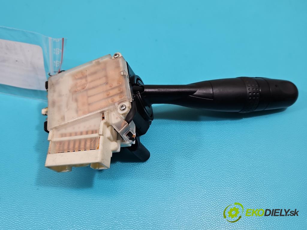 Suzuki Grand Vitara II 2005-2014 2.0 16V 140 HP manual 103 kW 1995 cm3 5- prepínač smeroviek 173744 (Prepínacie páčky pod volantom)