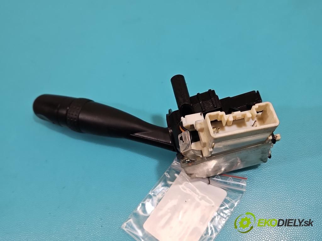 Suzuki Grand Vitara II 2005-2014 2.0 16V 140 HP manual 103 kW 1995 cm3 5- prepínač smeroviek 173744 (Prepínacie páčky pod volantom)