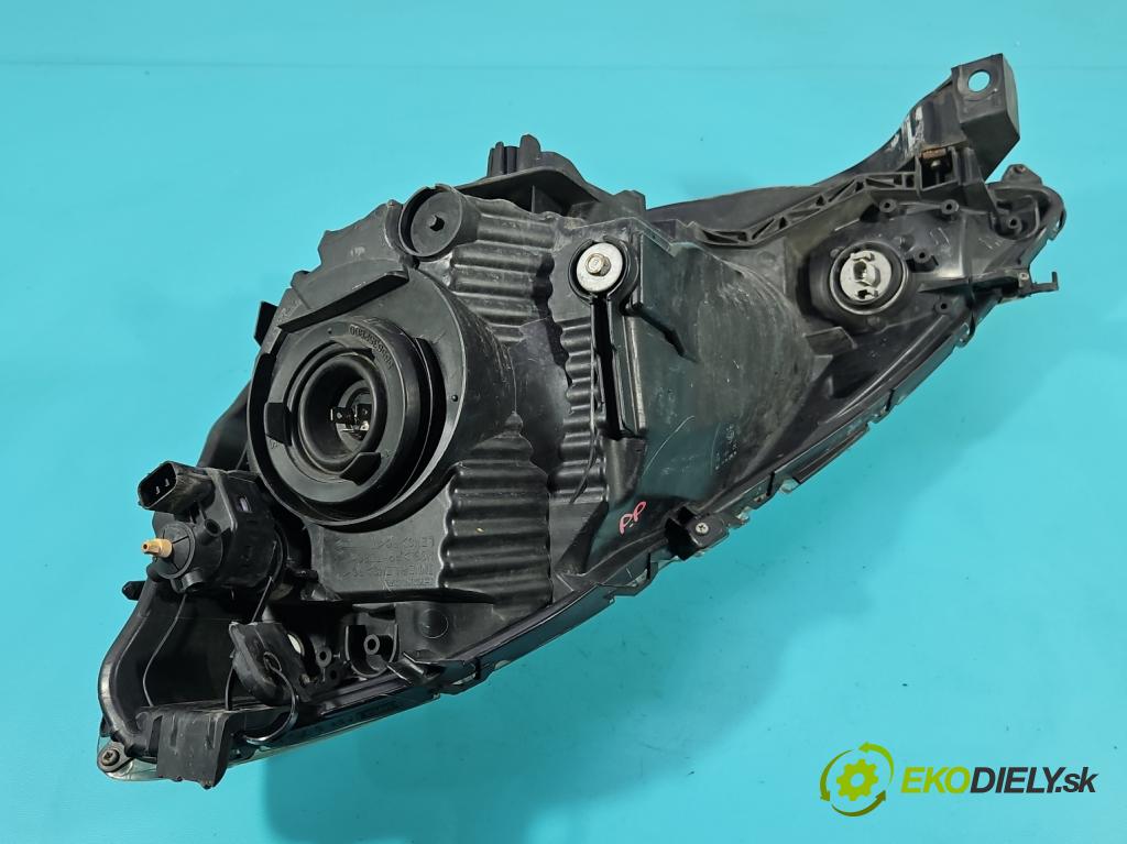 Honda Jazz III 2008-2014 1.3 16V 99 HP manual 73 kW 1339 cm3 5- Reflektor: pravý  (Svetlo predné pravé)