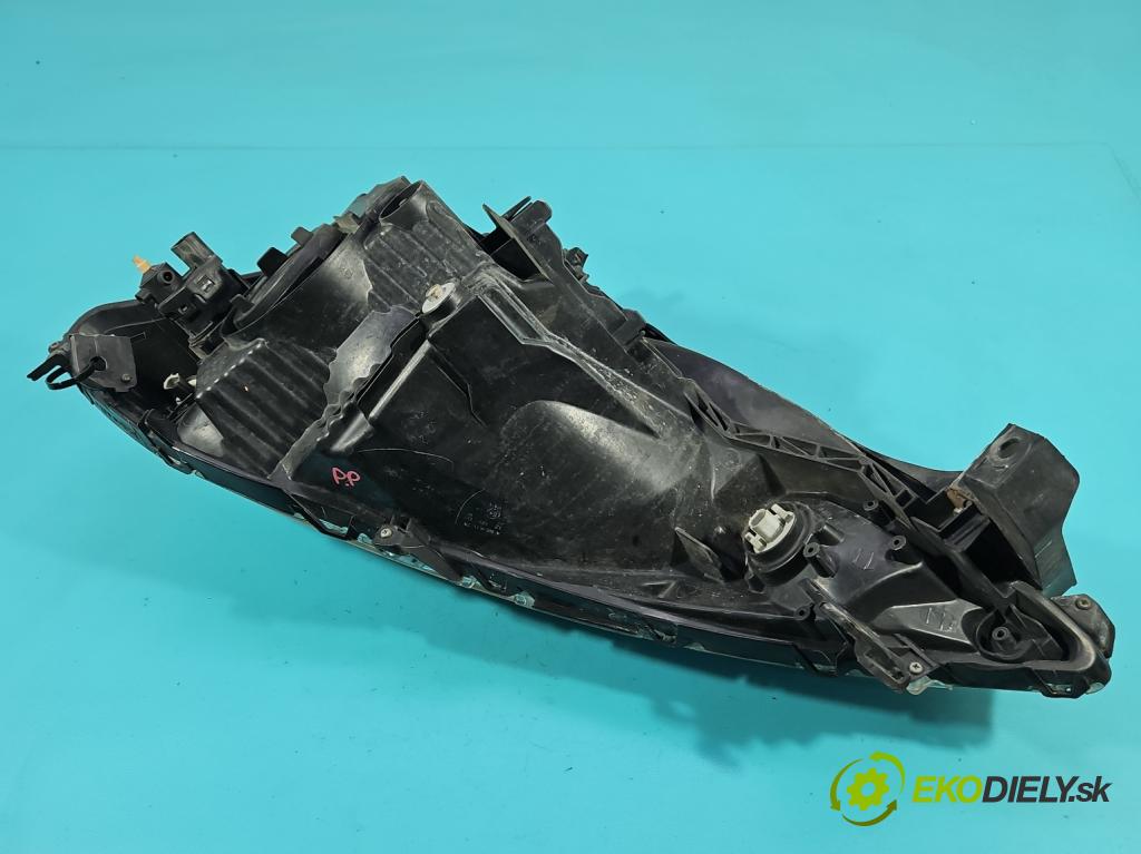 Honda Jazz III 2008-2014 1.3 16V 99 HP manual 73 kW 1339 cm3 5- Reflektor: pravý  (Svetlo predné pravé)