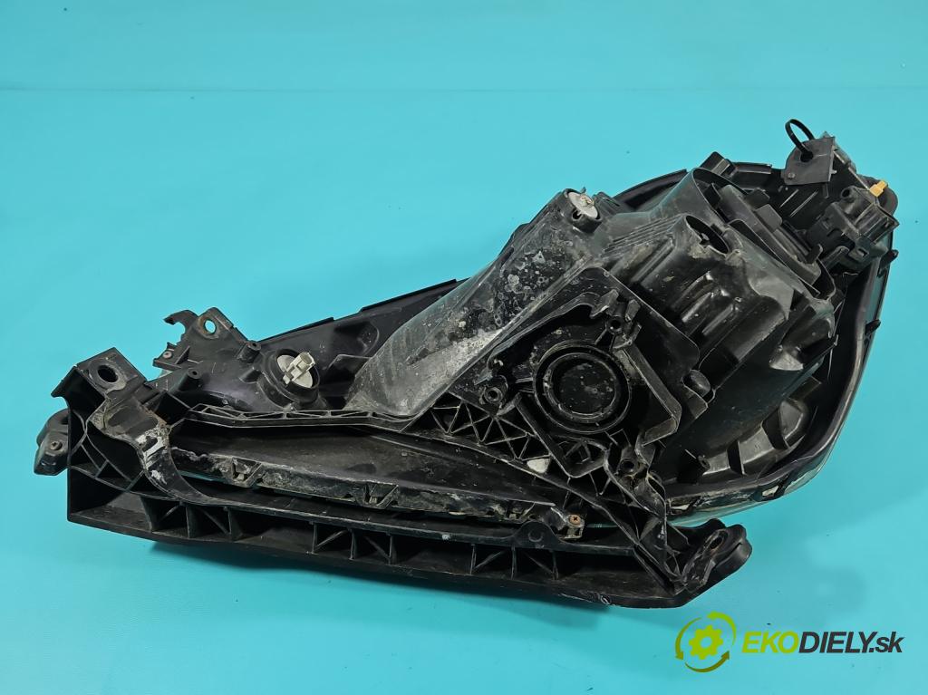 Honda Jazz III 2008-2014 1.3 16V 99 HP manual 73 kW 1339 cm3 5- Reflektor: pravý  (Svetlo predné pravé)