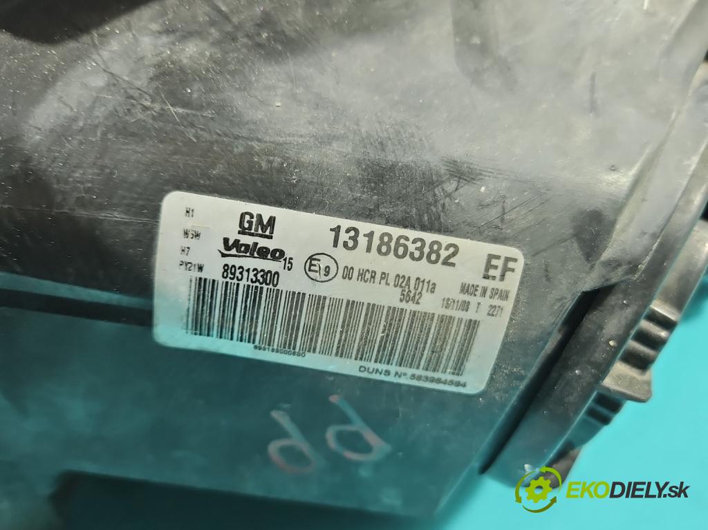Opel Corsa D 2006-2014 1.2 16V 80 HP manual 59 kW 1229 cm3 5- Reflektor: pravý 13186382 (Svetlo predné pravé)