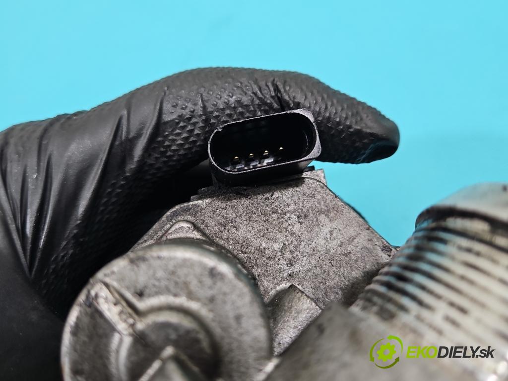 Audi A5 8T 2007-2016 3.0 tdi V6 239KM manual 176 kW 2967 cm3 2- klapka 4E0145950D (Škrtiaca klapka)