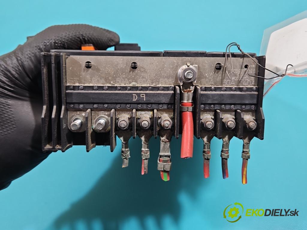 Vw Passat B7 2010-2014 2.0 tdi 140 hp automatic 103 kW 1968 cm3 5- skříňka pojistková 3C0937125A (Pojistková skříňka)