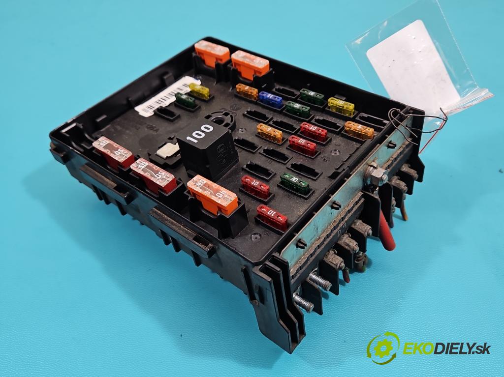 Vw Passat B7 2010-2014 2.0 tdi 140 hp automatic 103 kW 1968 cm3 5- skříňka pojistková 3C0937125A (Pojistková skříňka)