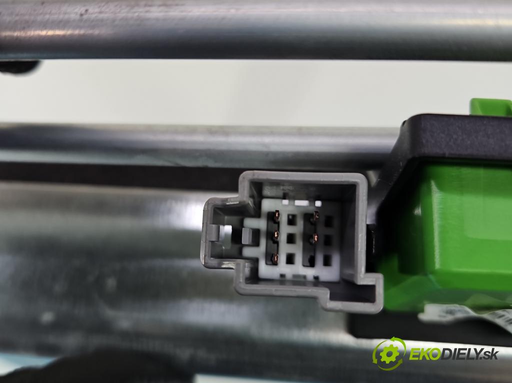 Ford S-max II 15-23 2.0 tdci 150 hp automatic 110 kW 1995 cm3 5- roleta  (Roleta zavazadlového prostoru)