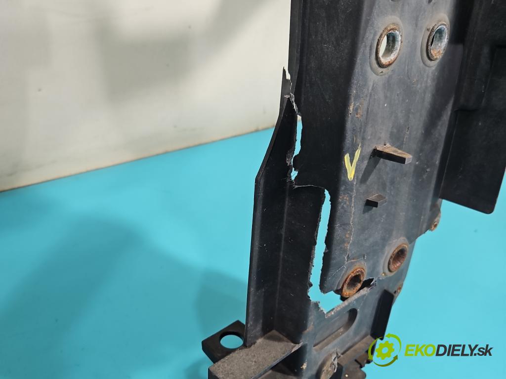 Infiniti FX I 2003-2008 3.5 V6 280KM automatic 206 kW 3498 cm3 5- stěna přední  (Přední výztuha)