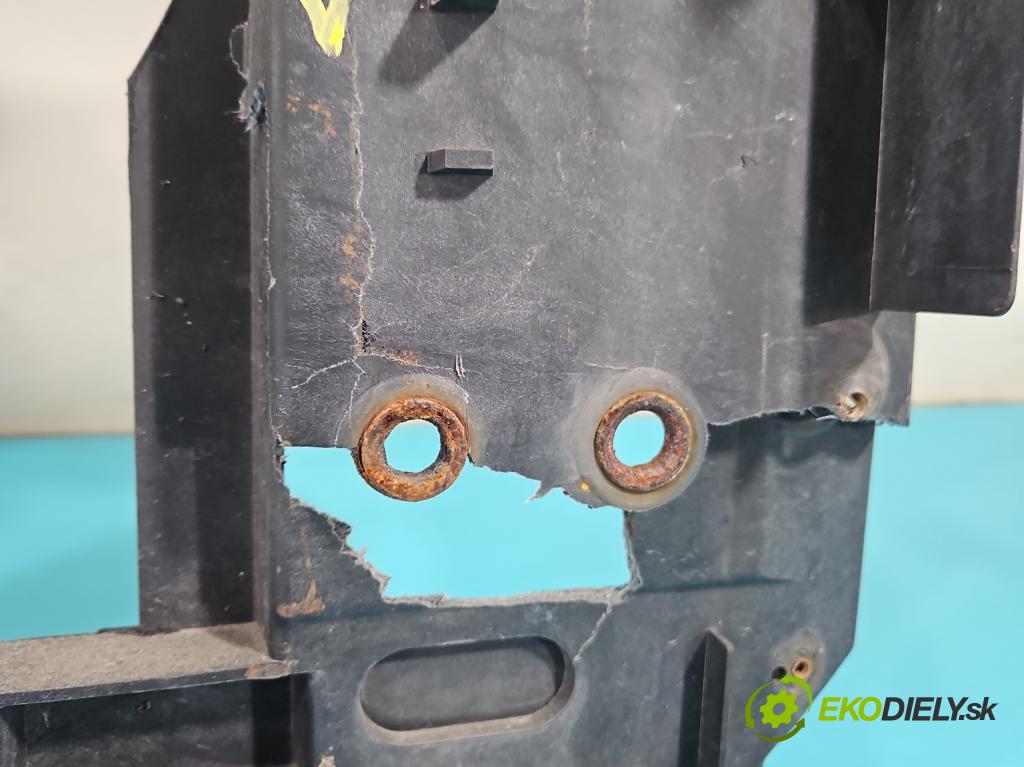 Infiniti FX I 2003-2008 3.5 V6 280KM automatic 206 kW 3498 cm3 5- stěna přední  (Přední výztuha)