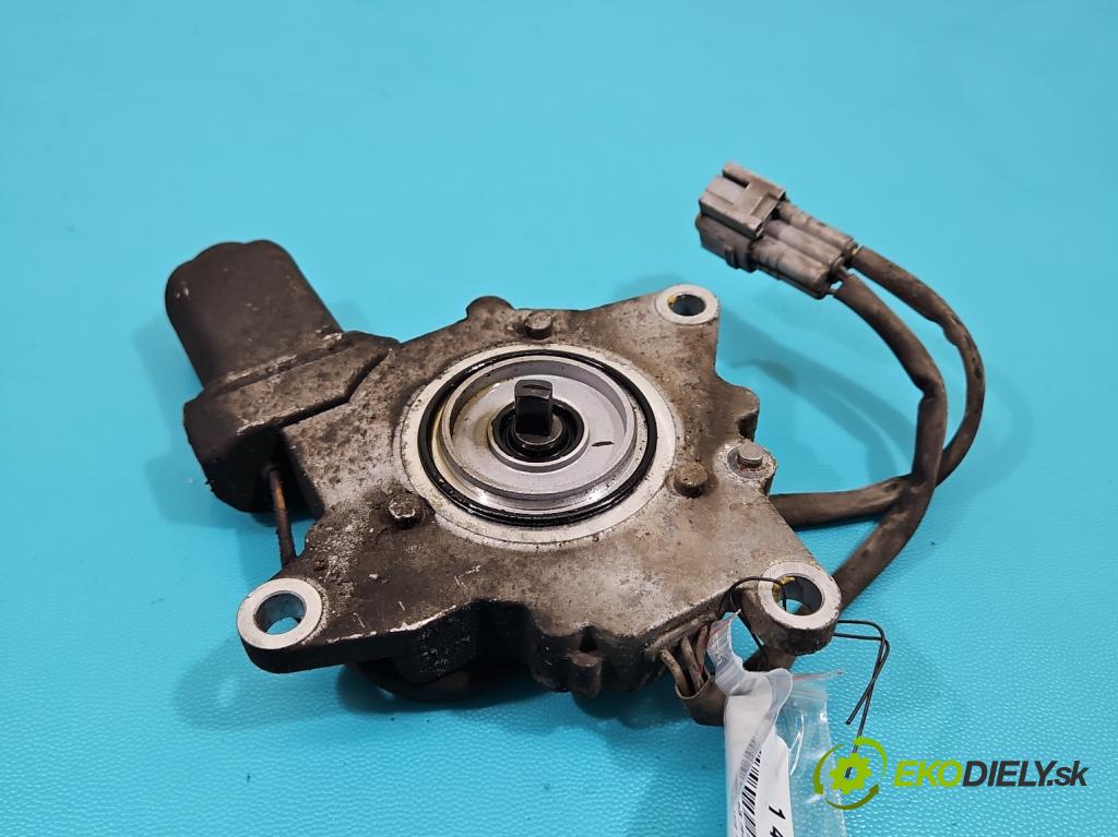 Suzuki Grand Vitara II 2005-2014 2.0 16V 140 HP manual 103 kW 1995 cm3 5- Ovladač: reduktora 1888608-A