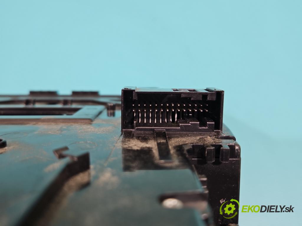Mercedes E W213 2016-2023 2.0 CDI 194KM automatic 143 kW 1950 cm3 5- světlo interiéru A0009006410