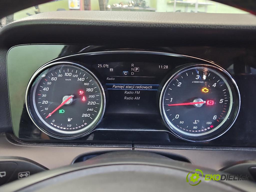 Mercedes E W213 2016-2023 2.0 CDI 194KM: automatic 143 kW 1950 cm3 5- prístrojovka/ budíky A2139000110 (Prístrojová doska)