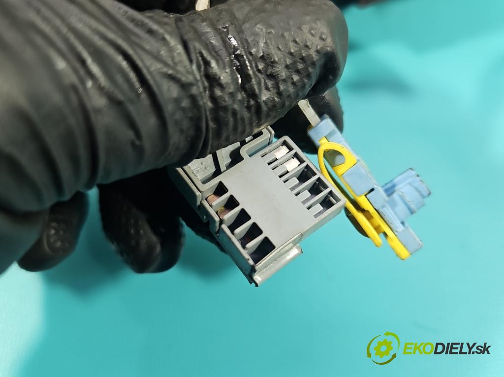 Peugeot 206 1.1 8V 60 HP manual 44,1 kW 1124 cm3 5- prepínač komplex: 96542542XT (Prepínacie páčky pod volantom)