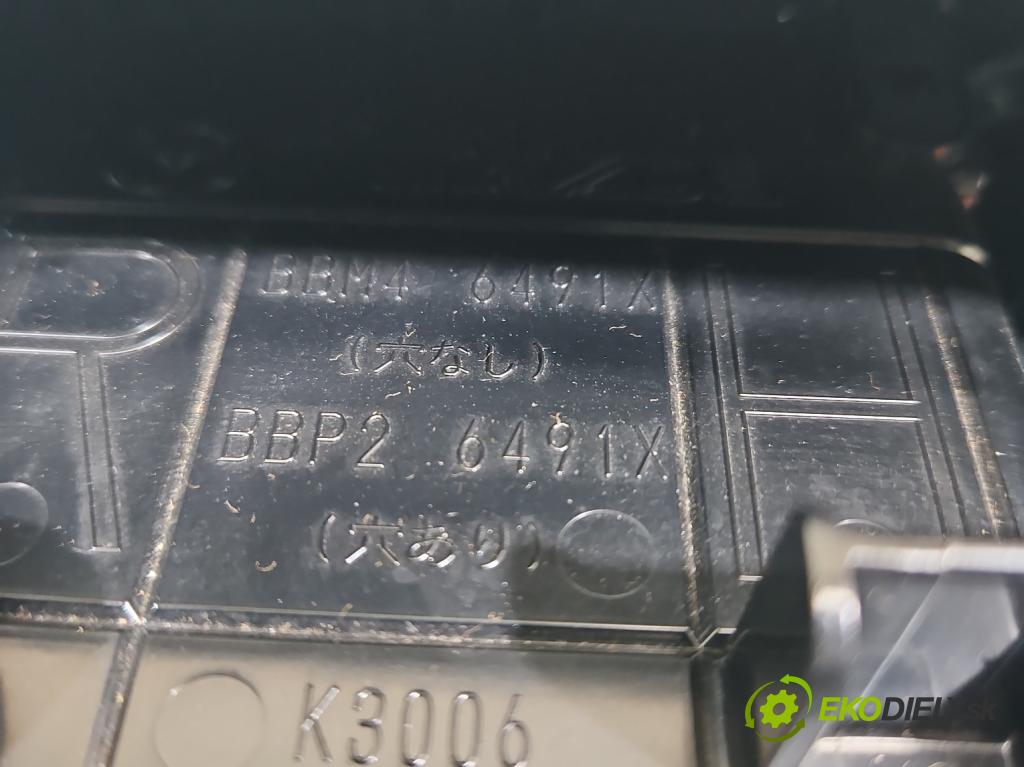 Mazda 3 II BL 2008-2013 1.6 CiTD 116 HP manual 85 kW 1560 cm3 5- Mřížka: kúrenia stredová BBP3-55211 (Mriežka kúrenia (fukár))