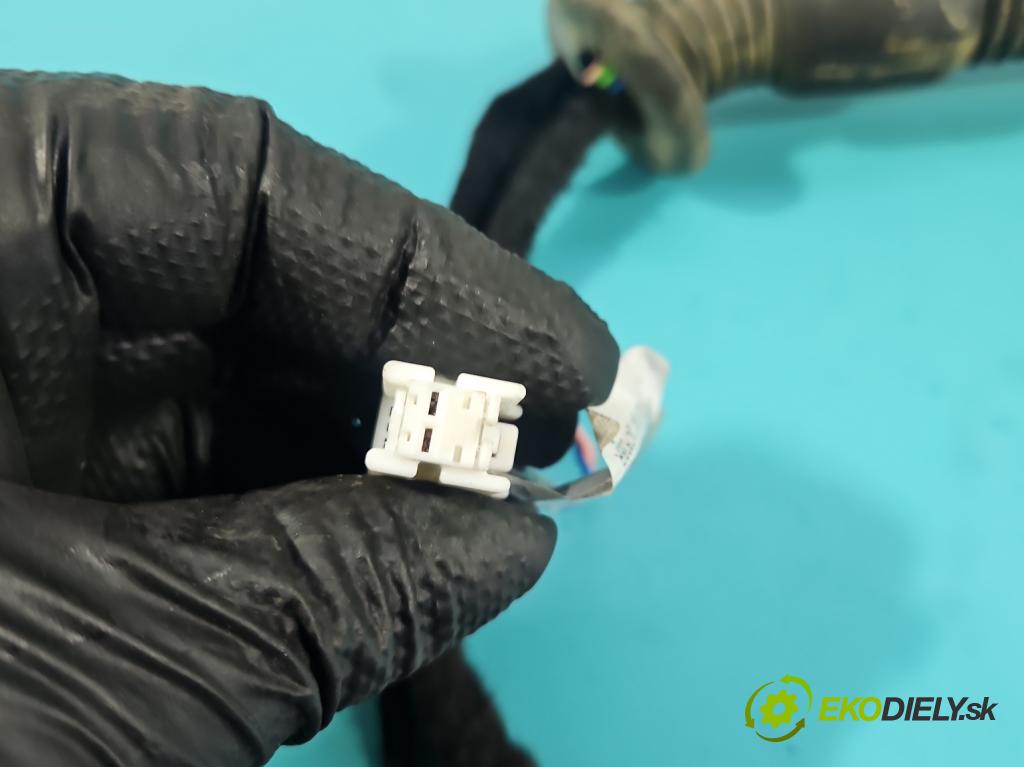 Dacia Duster II 2018-2024 1.6 16V 114 HP manual 84 kW 1598 cm3 5- Zväzok: dvere predné pravých 241247638R