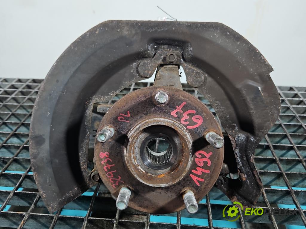 Mazda 3 II BL 2008-2013 1.6 CiTD 116 hp manual 85 kW 1560 cm3 5- náboj levé  (Náboj kola)