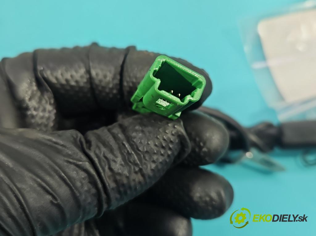 Dacia Duster II 2018-2024 1.6 16V 114 HP manual 84 kW 1598 cm3 5- pas bezpečnosť: predné pravý 878165134R