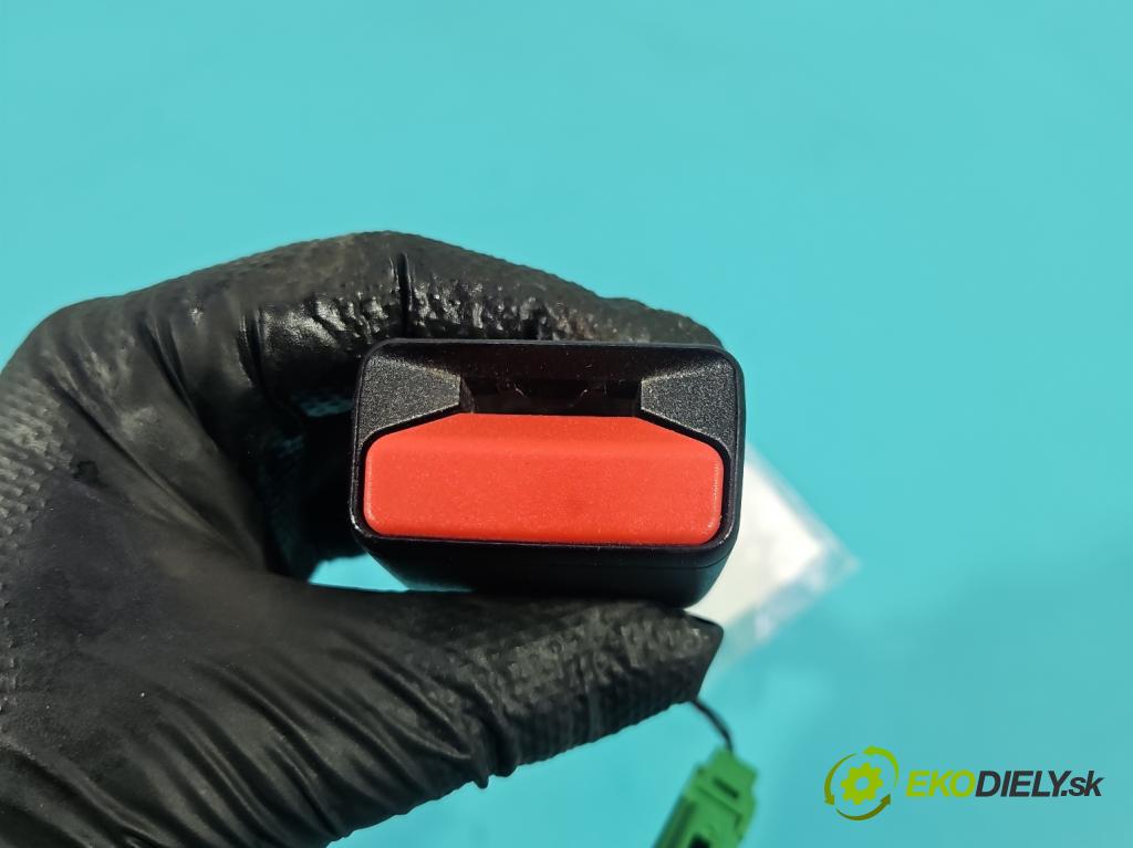 Dacia Duster II 2018-2024 1.6 16V 114 HP manual 84 kW 1598 cm3 5- pas bezpečnosť: predné pravý 878165134R