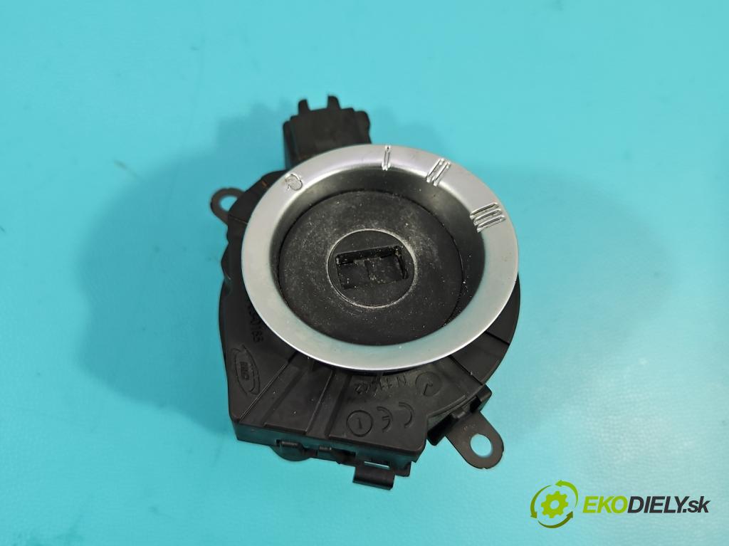 Volvo V50 2.0d 136 HP manual 100 kW 1997 cm3 5- Spínačka 30797783 (Spínacia skrinka)