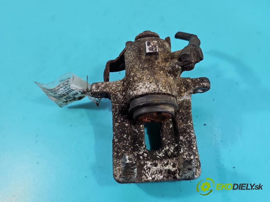 Audi A4 B7 2004-2008 1.9 tdi 116 hp manual 85 kW 1896 cm3 5- brzdič zadní levý  (Klika dveří ostatní)