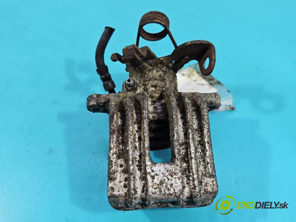 Audi A4 B7 2004-2008 1.9 tdi 116 hp manual 85 kW 1896 cm3 5- brzdič zadní levý  (Klika dveří ostatní)