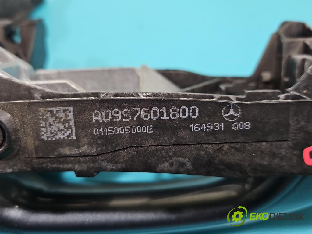 Mercedes E W213 2016-2023 2.0 CDI 194KM automatic 143 kW 1950 cm3 5- klika přední pravé A0997601800 (Klika dveří ostatní)