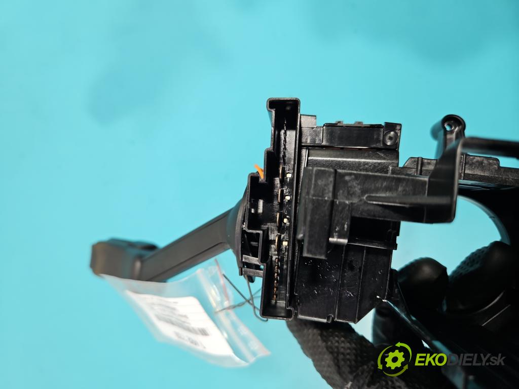 Skoda Fabia III 2014- 2021 1.2 TSI 90 HP manual 66 kW 1197 cm3 5- prepínač komplex: 6C0953513F (Prepínacie páčky pod volantom)