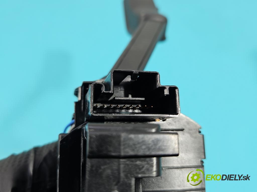 Skoda Fabia III 2014- 2021 1.2 TSI 90 HP manual 66 kW 1197 cm3 5- prepínač komplex: 6C0953513F (Prepínacie páčky pod volantom)