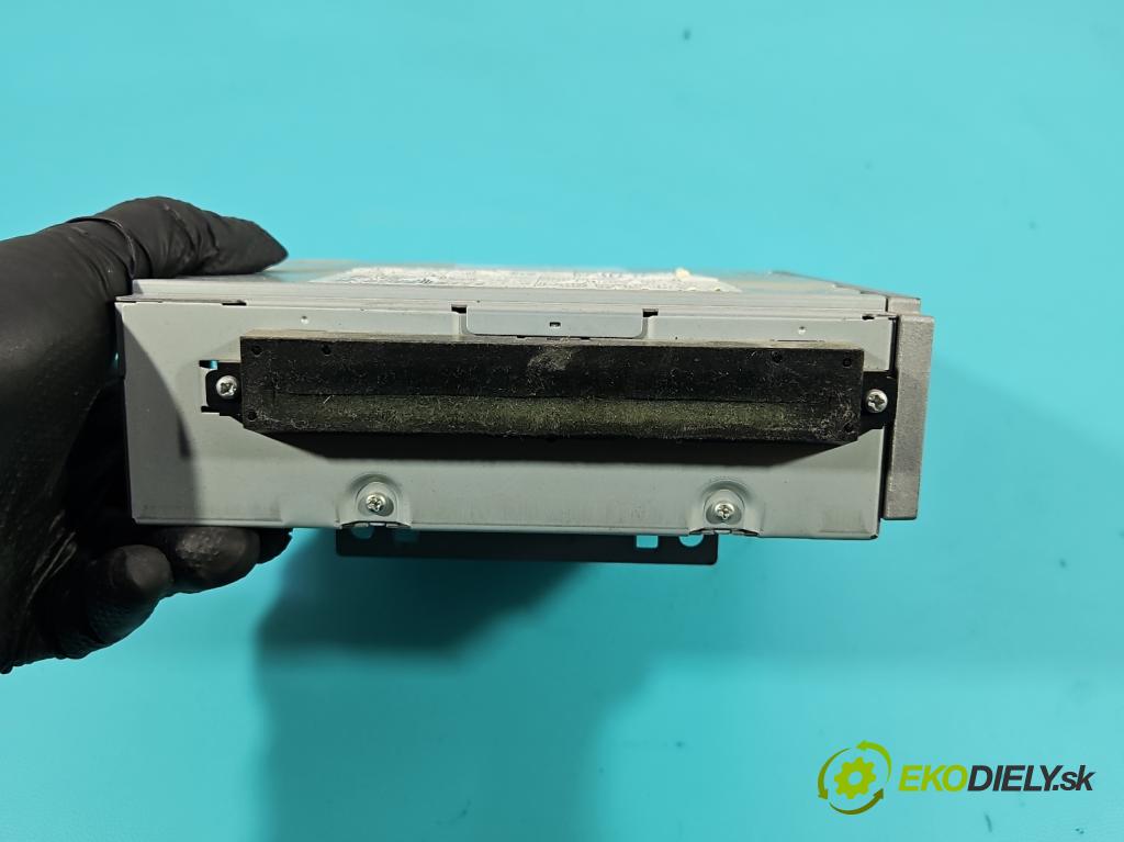 Volvo V50 2.0d 136hp manual 100 kW 1997 cm3 5- Radio továrna: 31210414AA