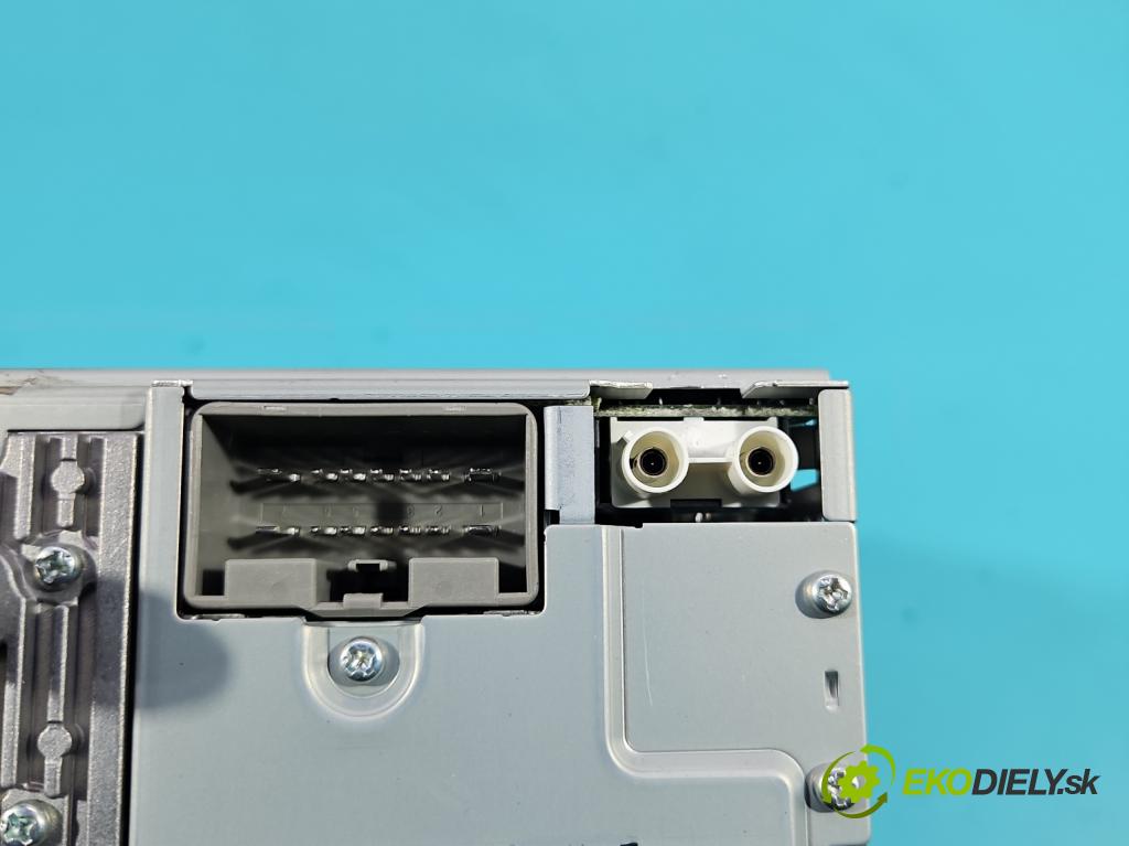 Volvo V50 2.0d 136hp manual 100 kW 1997 cm3 5- Radio továrna: 31210414AA