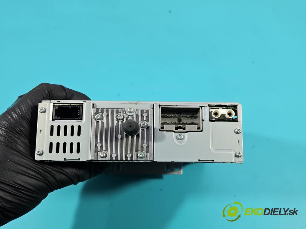 Volvo V50 2.0d 136hp manual 100 kW 1997 cm3 5- Radio továrna: 31210414AA