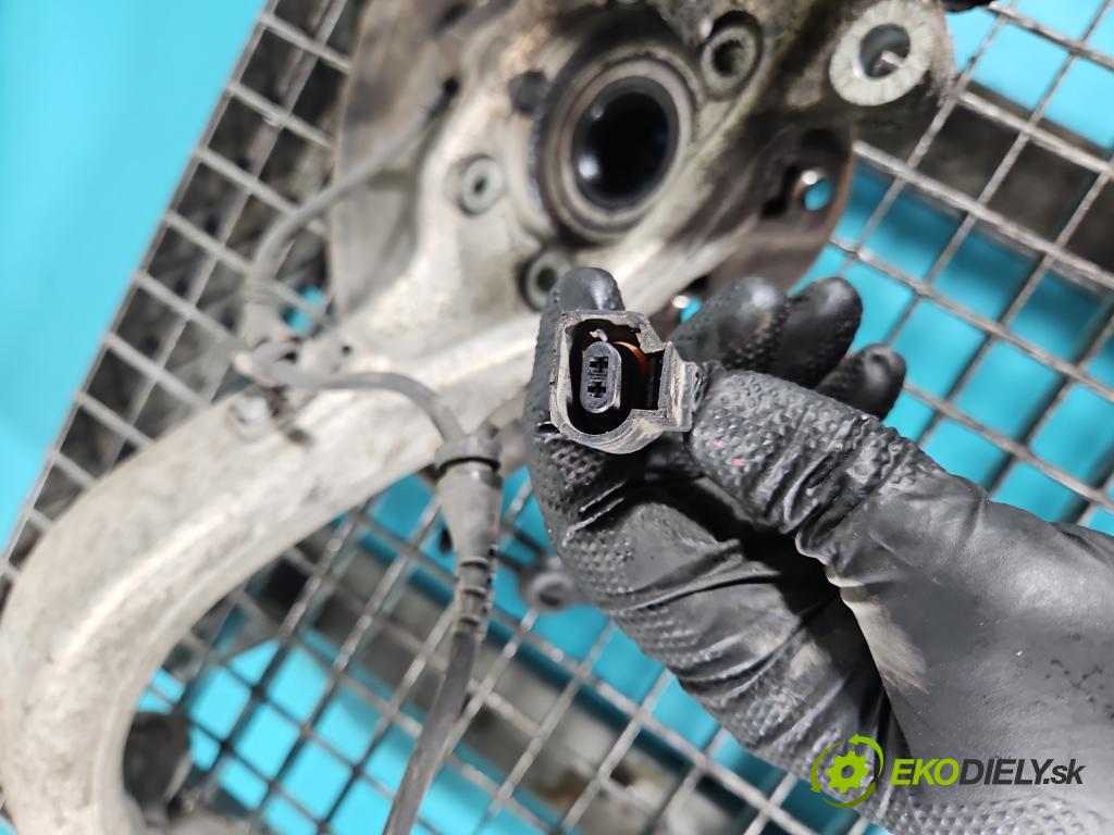 Audi A4 B7 2004-2008 1.9 tdi 116 hp manual 85 kW 1896 cm3 5- náboj levé  (Náboj kola)