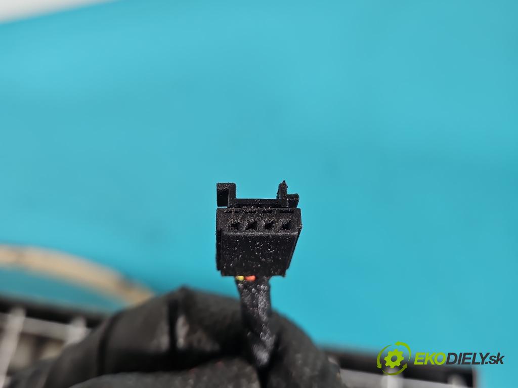 Audi A4 B7 2004-2008 1.9 tdi 116 hp manual 85 kW 1896 cm3 5- náboj levé  (Náboj kola)